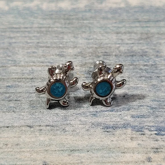 Little Turtle Earrings. - Picture 3 of 7